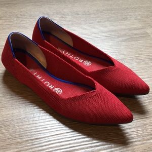 Rothy’s point chili red